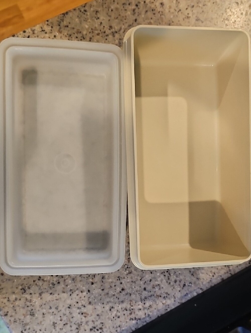 Tupperware Container - Picture 7 of 8